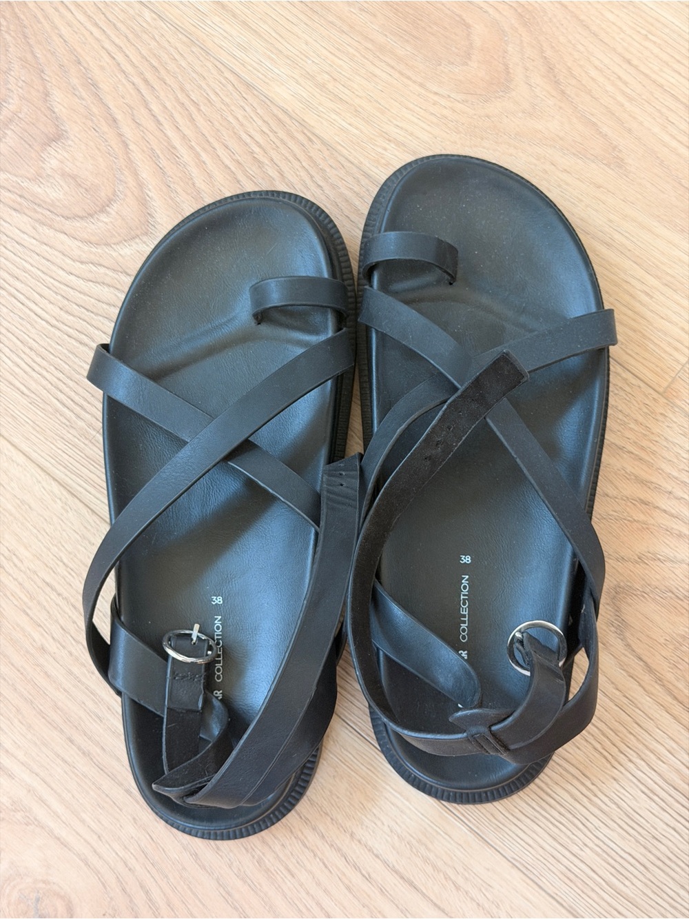 Pull&Bear Black Crisscross Toe-Loop Sandals